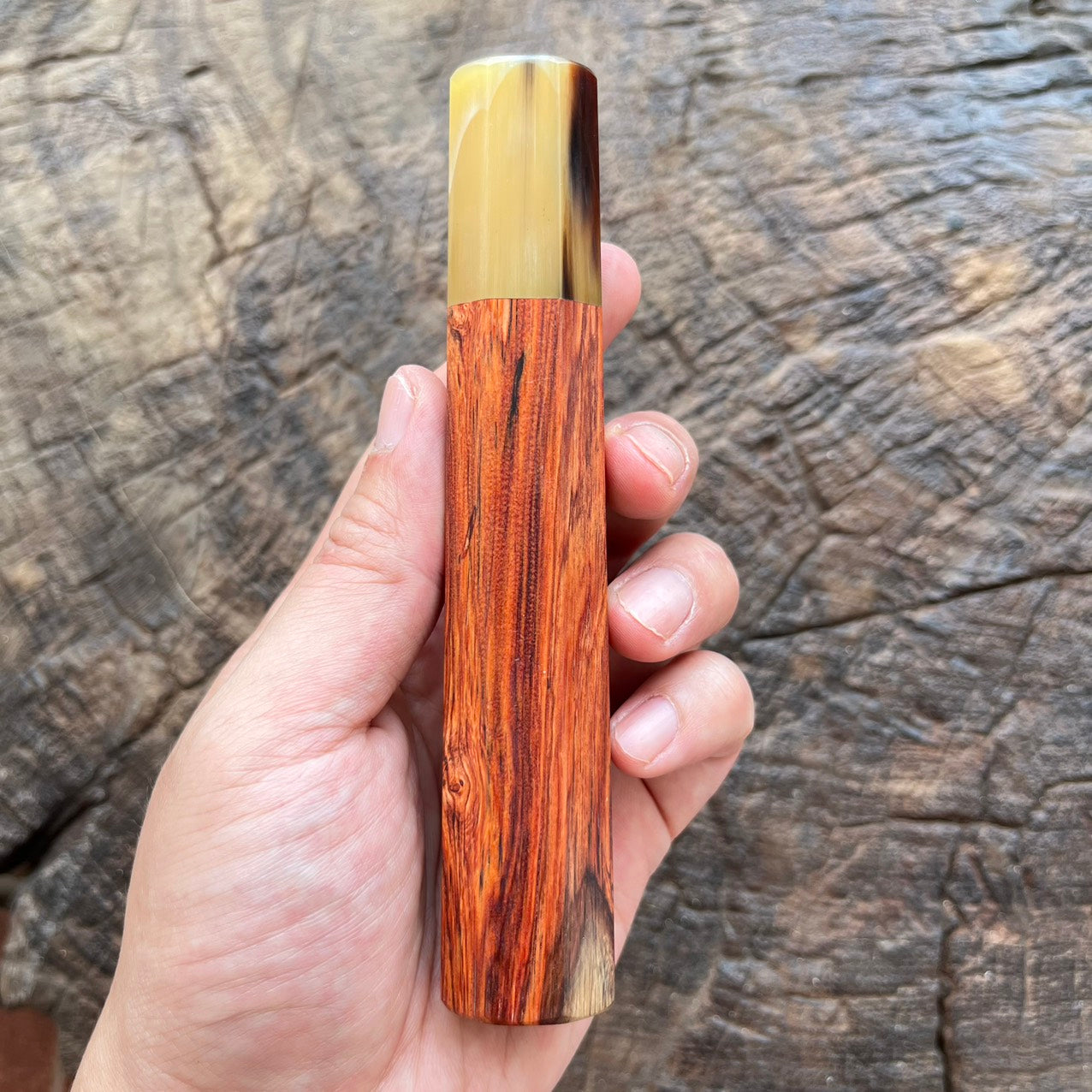 I- Rare Red Huanghuali Wa handle with marble horn ferrule - 140mm