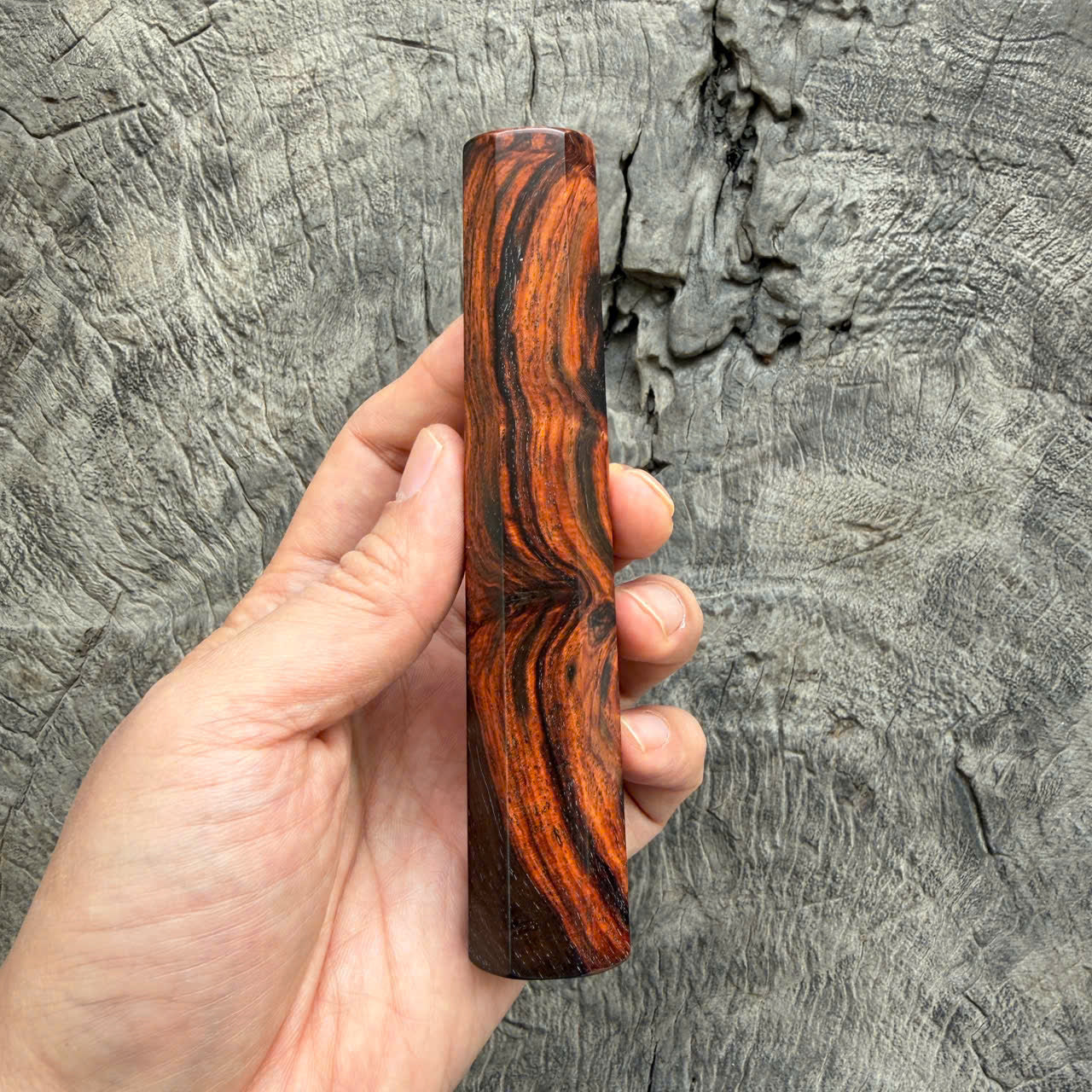 I- 11 Cool Black Red Siamese Rosewood Wa handle, Mono - 135mm