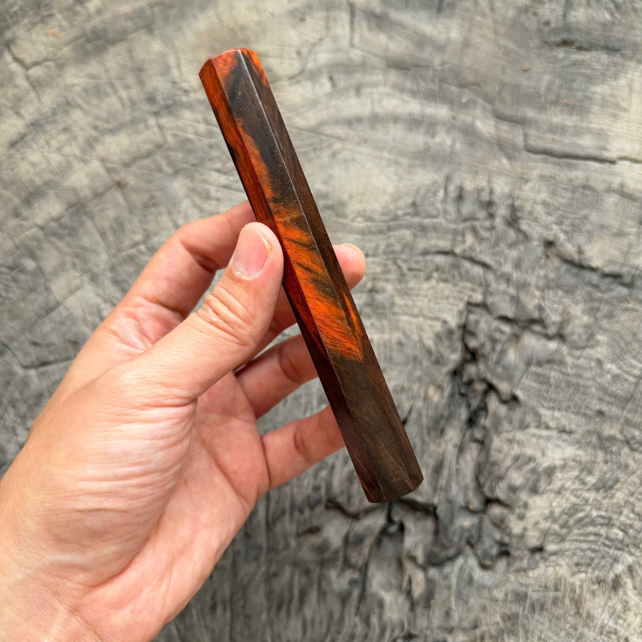 I - 1 Curly Black Red Siamese Rosewood Knife Rest, 140mm
